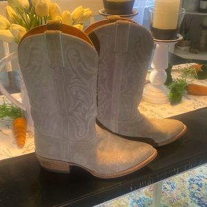 Frye cowboy boots - barely worn - size 9 - soft tan suede